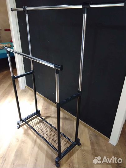 Вешалка для одежды напольная металлическая