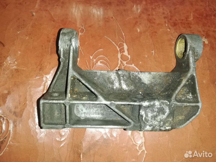 Кронштейн гура Опель Фронтера А