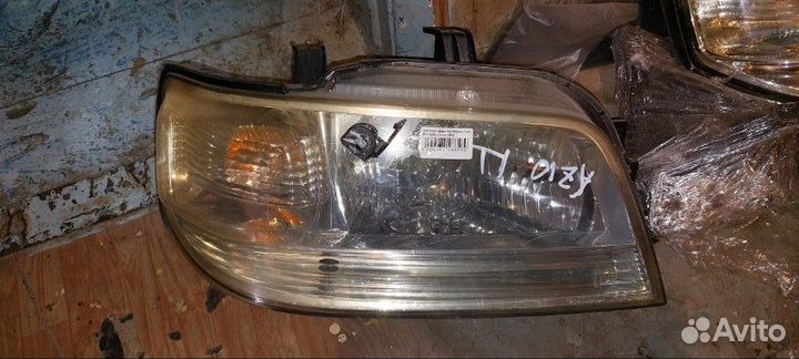 Фара правая Nissan Cube Z10 2000