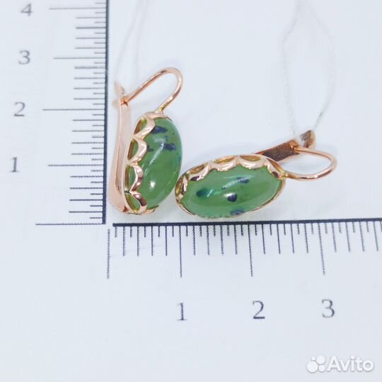 Золотые серьги с камнем