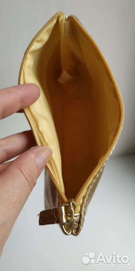 «Косметичка Avon золотого цвета»