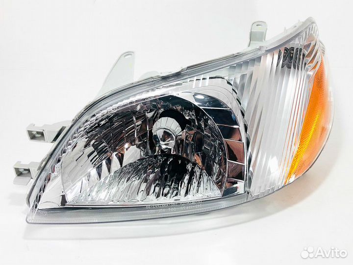 Фара левая Toyota Echo USA
