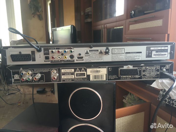 Два DVD-плеера: Pioneer и Samsung