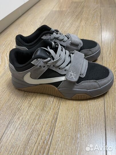 Кроссовки женские оригиналь