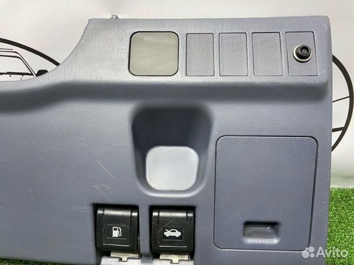 Консоль под рулевой колонкой Toyota Land Cruiser