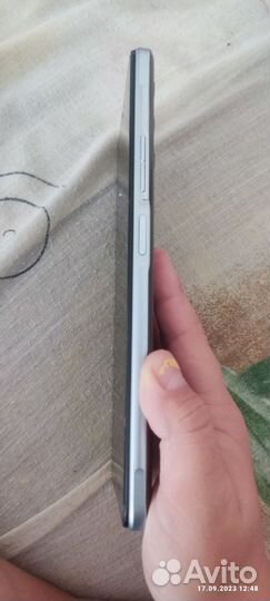 Продаю телефон брата