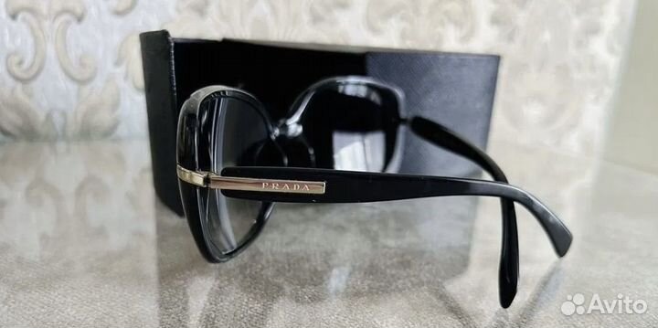 Солнцезащитные оригинальные женские очки Prada