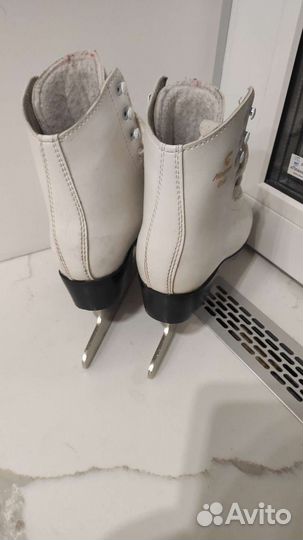 Фигурные коньки graf