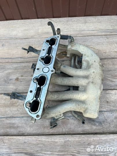 Впускной коллектор Kia Rio 1 1.5 2001