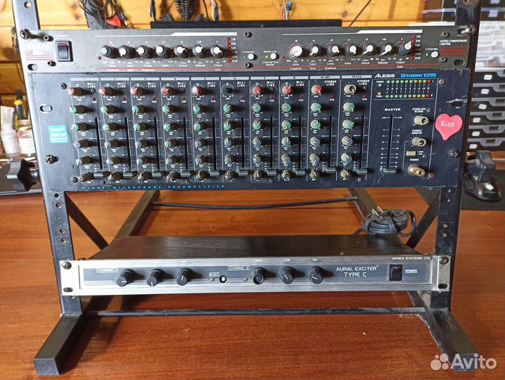 Alesis studio 12r микшерный пульт