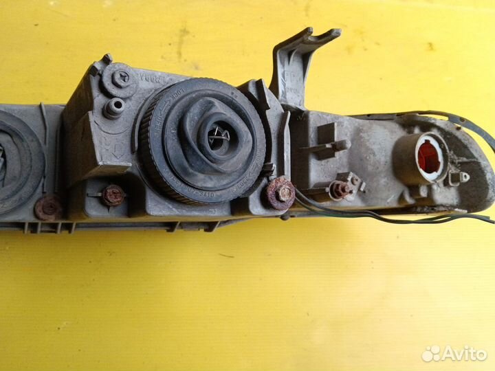 Mazda Cronos 1 Фара правая