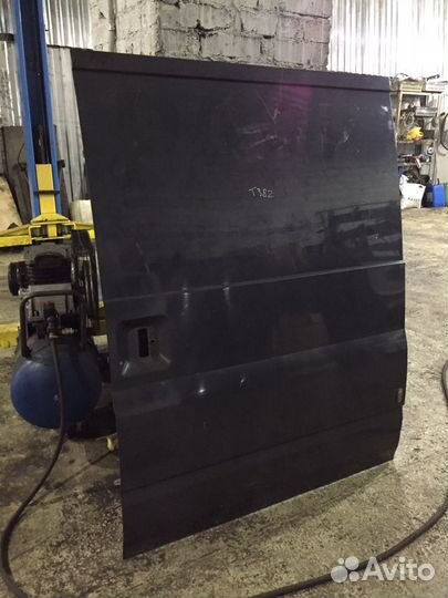 Сдвижная левая дверь на Форд Транзит