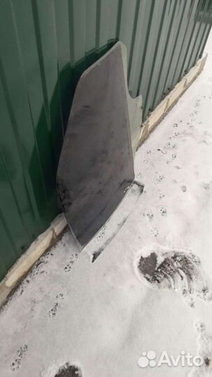 Renault Logan 1 стекло задней левой двери