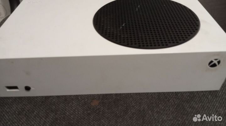 Xbox series s с двумя геймпадами