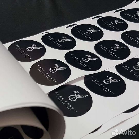 Печать этикеток, наклеек, банеров, холстов