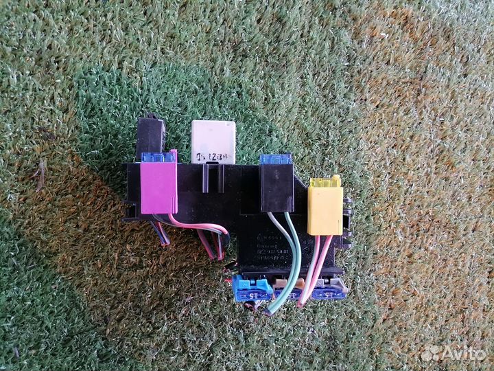 Блок предохранителей 8E2937503B Audi A4 B7 8ED 8K2