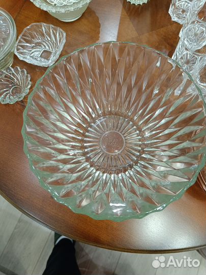 Салатик, вазочки, стопки, тортовница