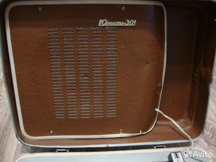 Проигрыватель грампластинок Юность 301