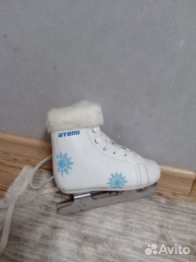 Коньки 28р