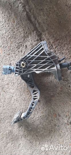 Педаль сцепления Volkswagen Polo седан 1.6