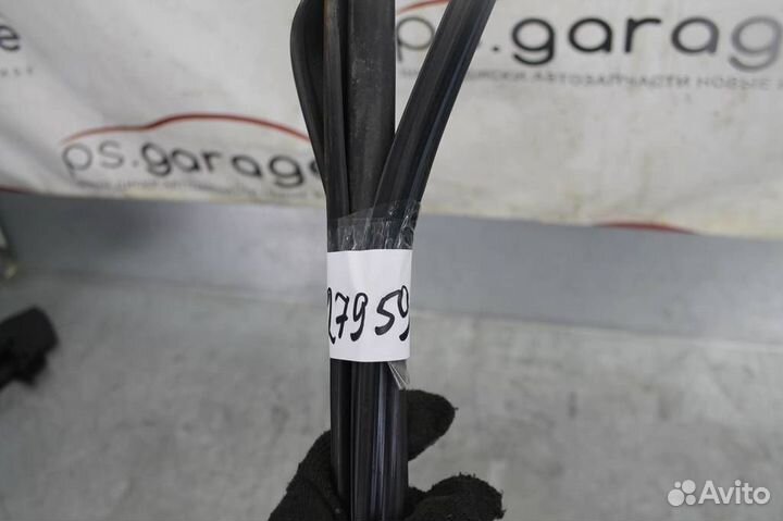 Уплотнитель стекла двери задней правой Mazda 3 (B