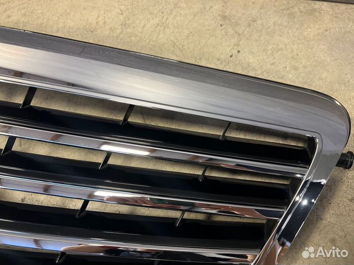 Решетка радиатора передняя Mercedes-Benz E-Class