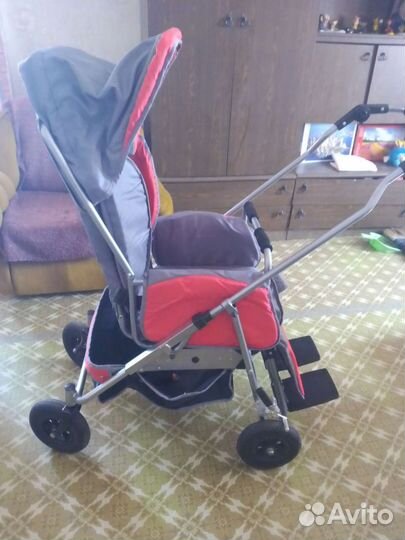 Прогулочная коляска новая