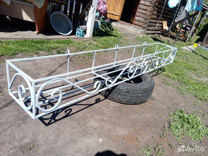Кованная цветочница