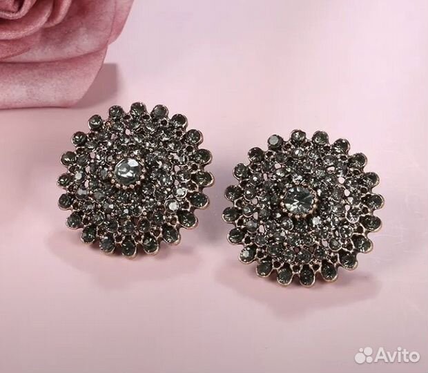 Серьги - гвоздики в стиле 