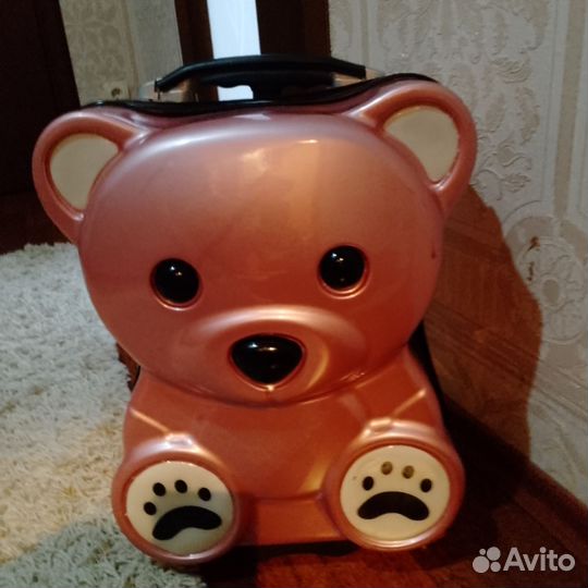 Детский чемодан на колесиках