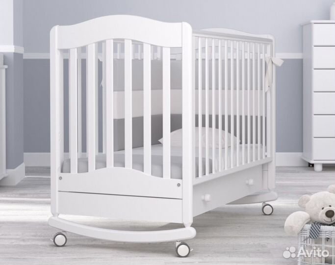 Детская кроватка с маятником гандылян