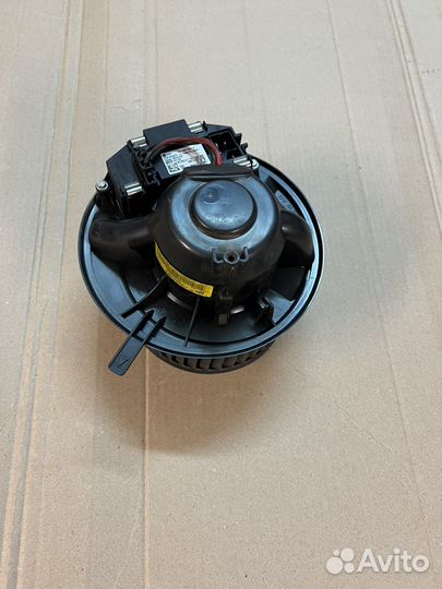 Моторчик печки Vw Passat B6/ Skoda Octavia A5