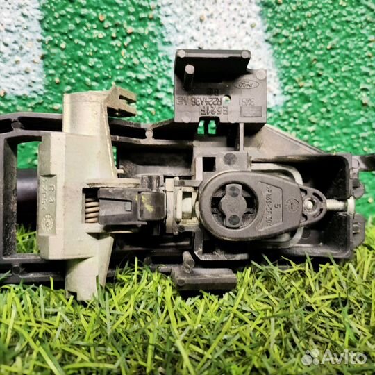 Наружная ручка двери Ford Focus 2