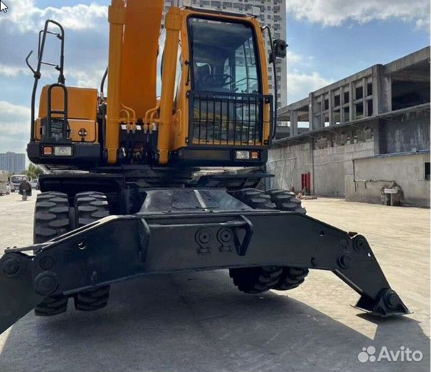 Колёсный экскаватор Hyundai R210W-9, 2021