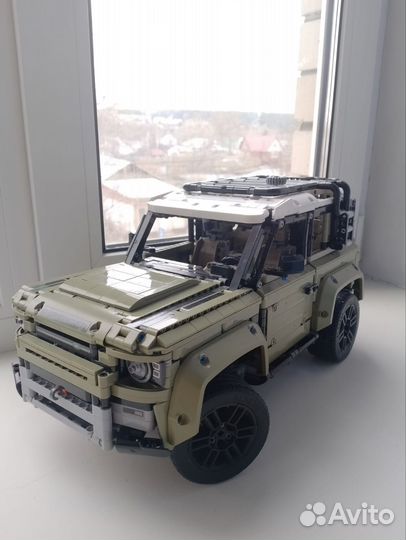 Lego Tehnic Land Rover Defender 42110