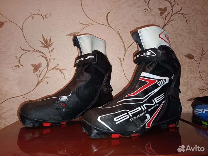 Лыжные ботинки