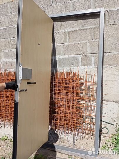 Продам входную дверь бу