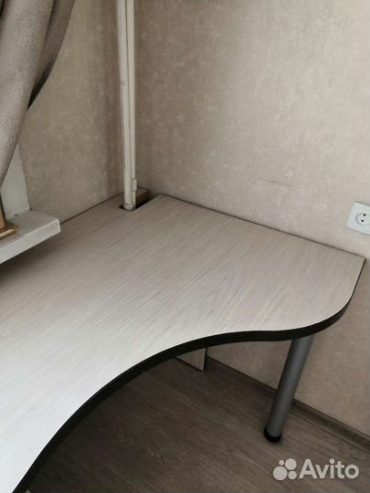 Письменный стол и стеллаж