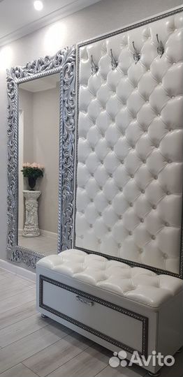 Зеркало настенное в резной раме