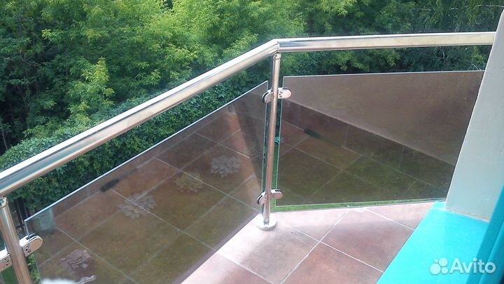 Стеклянное ограждение для балкона