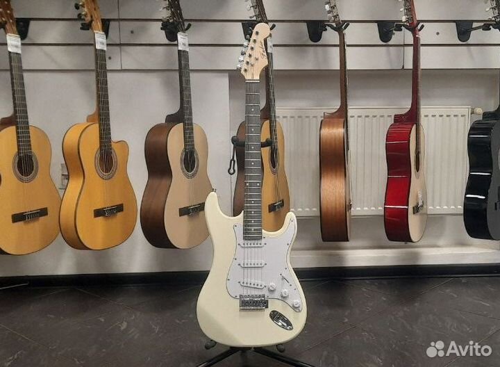 Fabio ST100 WH — белая электрогитара, стратокастер