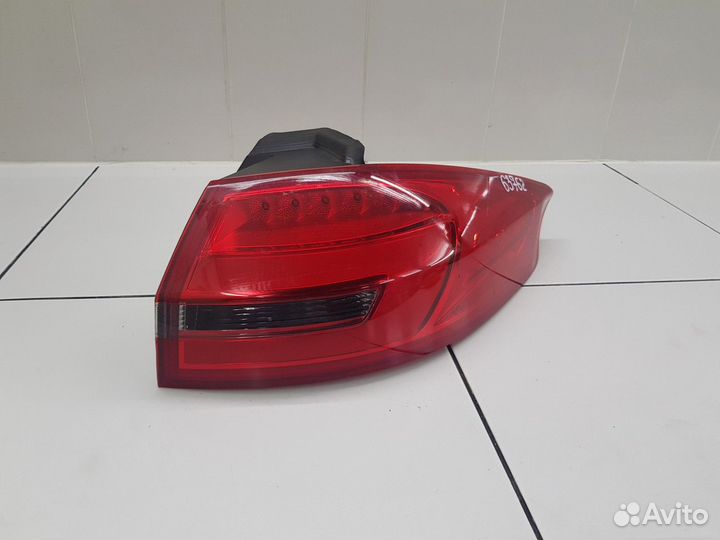 Фонарь задний наружный правый отличный