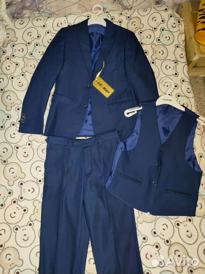 Школьный костюм для мальчика 134-140 тройка