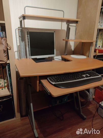 Компьютерный стол