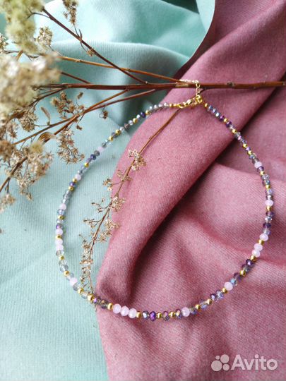 Чокеры из бусин, ручная работа