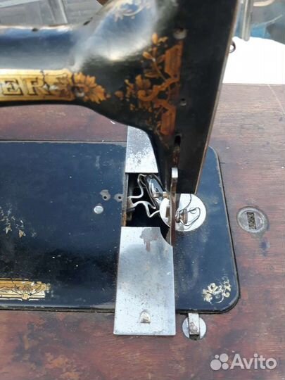 Швейная машинка Зингер