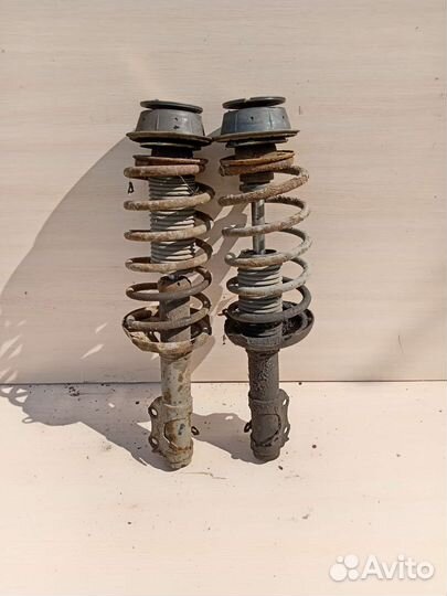 Передние стойки на Фольксваген гольф 3 мк3