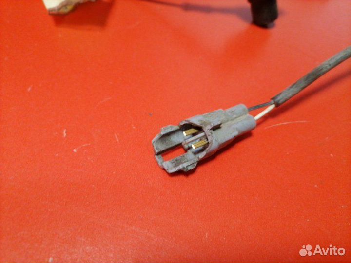 Датчик abs передний правый Toyota Hilux Surf