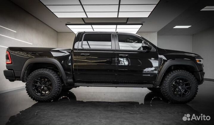 Кованые диски R22 GT Forged на Dodge Ram TRX