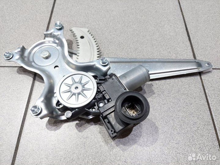 Стеклоподъемник задний правый Toyota Harrier